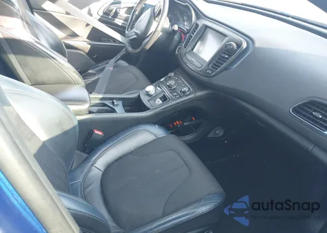 2015 Chrysler 200 S z USA, uszkodzony, nr VIN 1C3CCCBGXFN572600